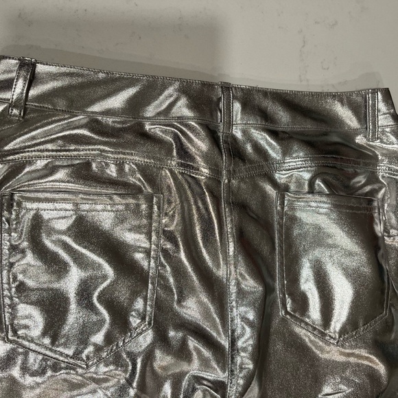 NWOT Silver Slim Fit Faux Leather Legging Pants with Pockets. Size M - Picture 5 of 5